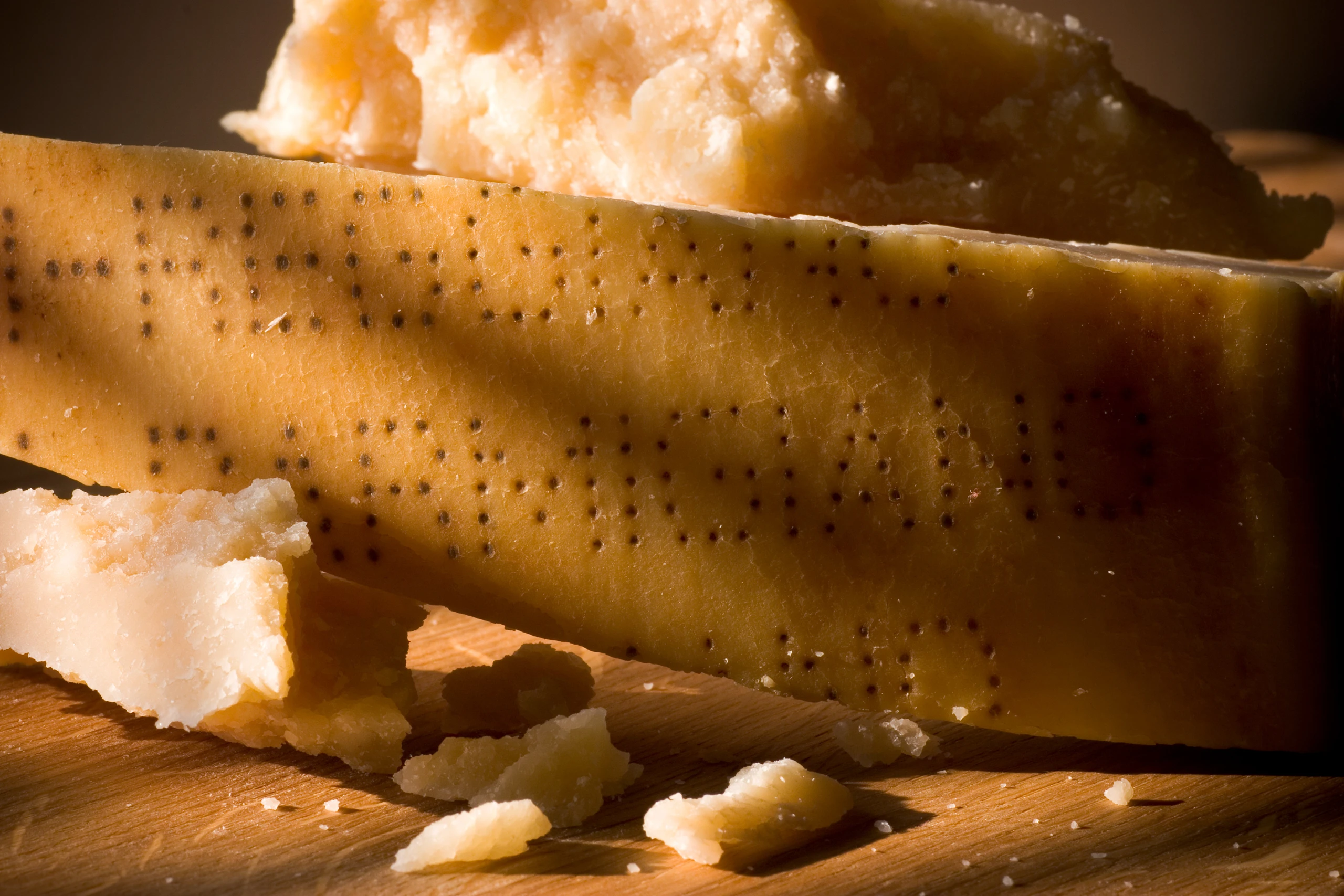 abbinamenti parmigiano reggiano un pezzo di parmigiano reggiano DOP